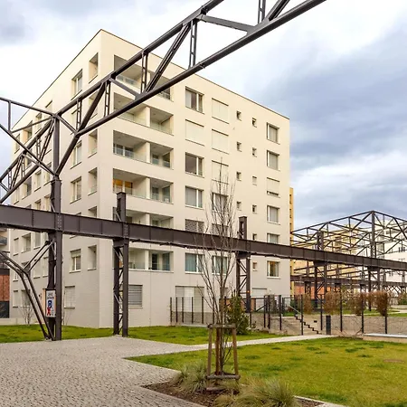 Spacious 3Br - 2 Parking Spots, Full Kitchen, By Gravity Prague Exterior photo