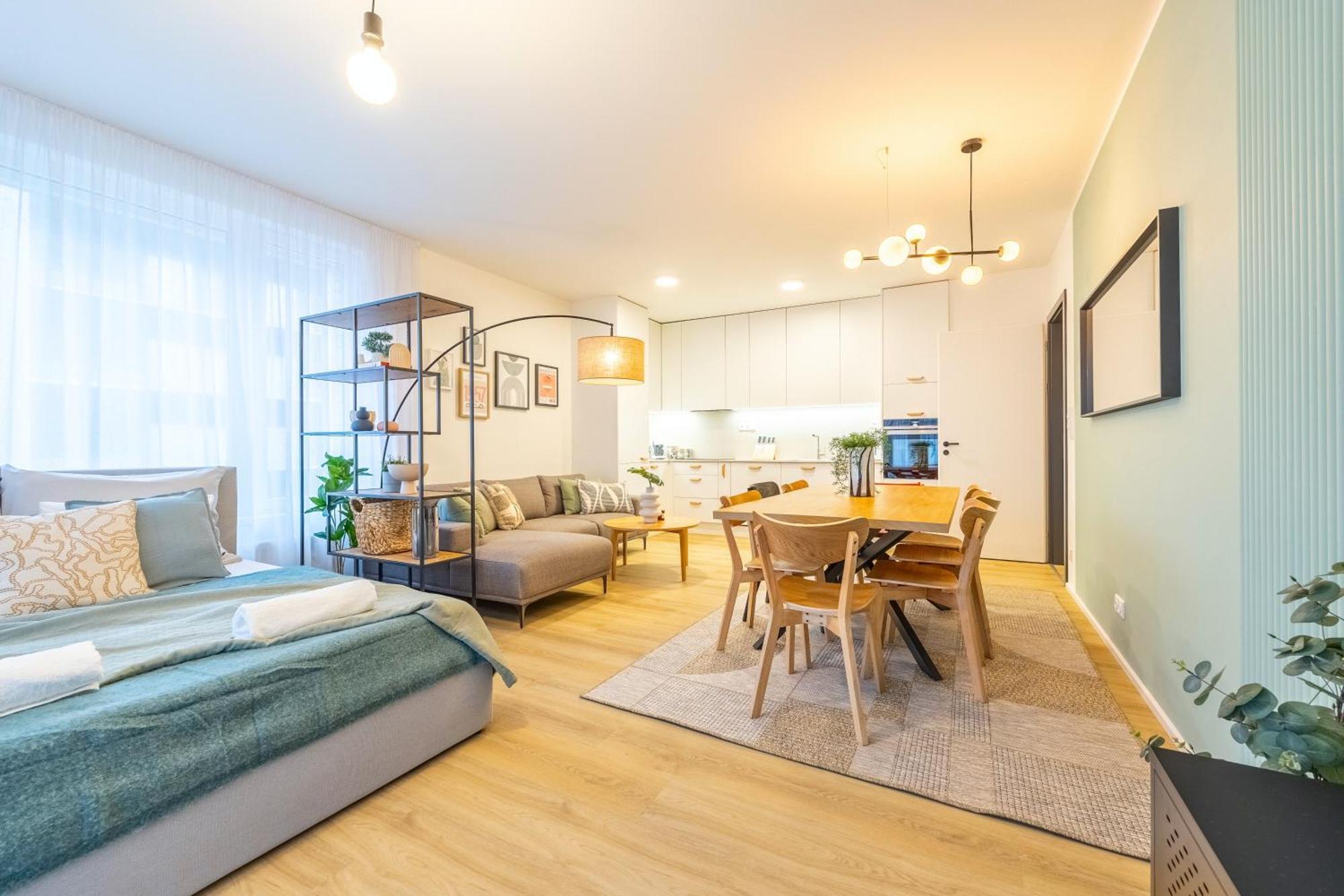 Spacious 3br - 2 Parking Spots, Full Kitchen, By Gravity Appartement