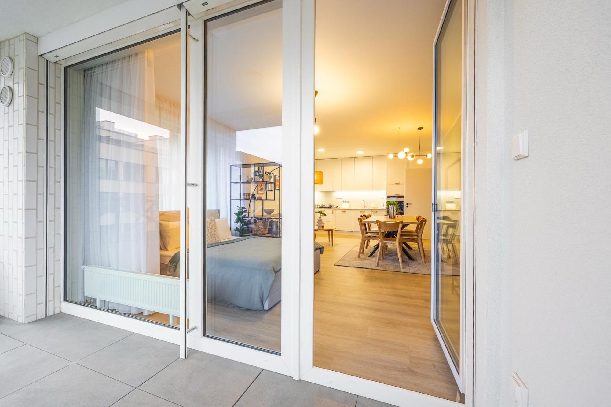 Spacious 3br - 2 Parking Spots, Full Kitchen, By Gravity Appartement